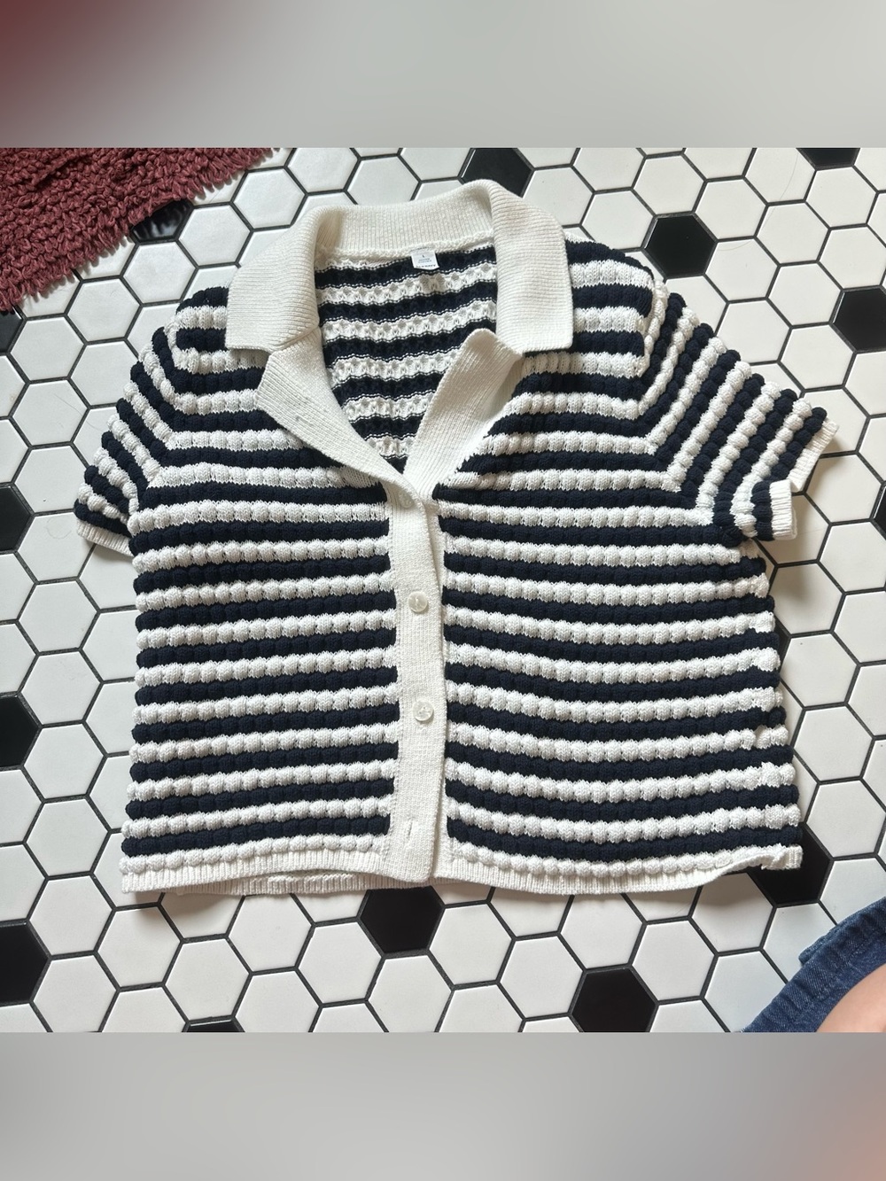 Old Navy Black & Cream Striped Short-Sleeve Button Down